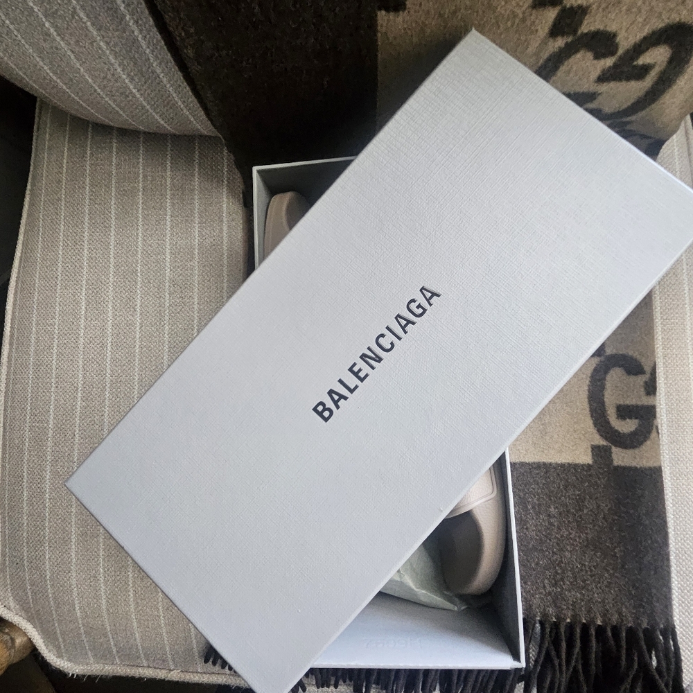 Balenciaga Pool Slide Sandals. Brand New w/Tags Size 39 - Picture 7 of 10